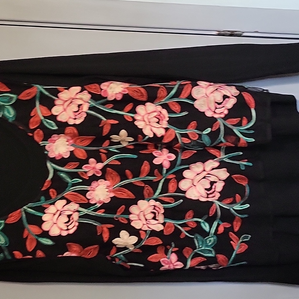 Karen Kane Black Tunic with Pink and Red  Floral Embroidery Overlay Sz Xl